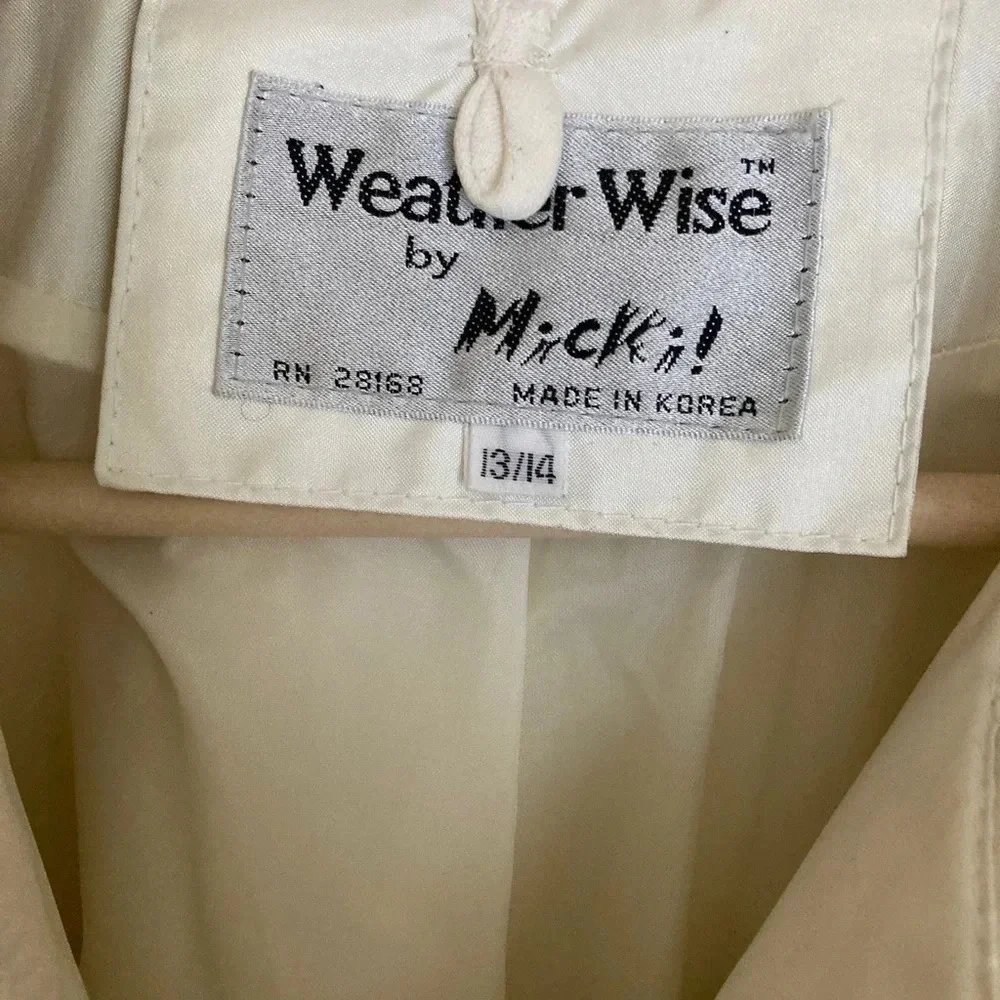 1980’s vintage women’s trench raincoat by Weatherwise by Micki!  New wave punk